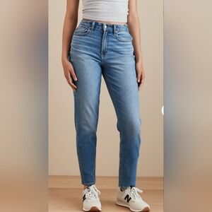 American Eagle Outfitters MOM Jean